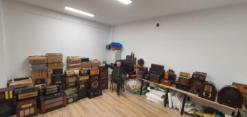 Un mare pasionat din Siret va deschide primul muzeu din România dedicat radioului