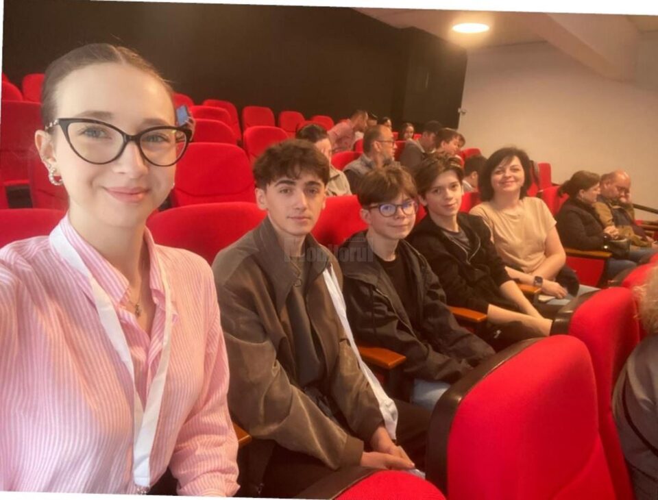 Elevi ai Liceului cu Program Sportiv și „Hurmuzachi” Rădăuți, premiați la Cluj, la un concurs de limba engleză Elevi ai Liceului cu Program Sportiv și „Hurmuzachi” Rădăuți, premiați la Cluj, la un concurs de limba engleză