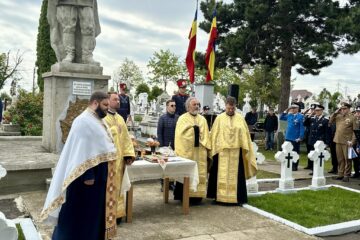 Autoritățile sucevene au depus coroane de flori la Mnumentul Eroilor din cimitirul Pacea din Suceava