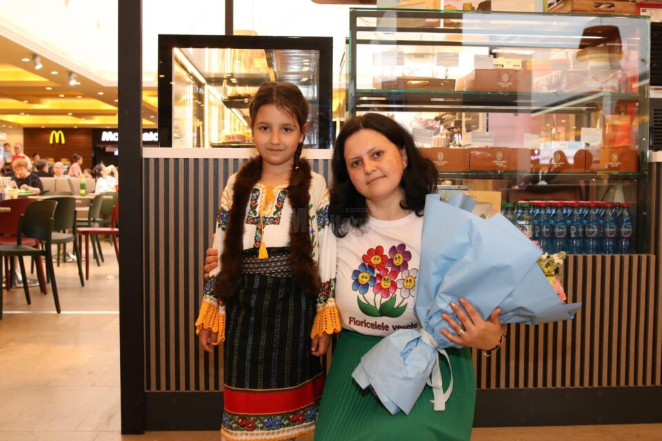 Preșcolar Beștiuc Amalia Andreea și doamna Popa Elena, profesor învățământ preșcolar