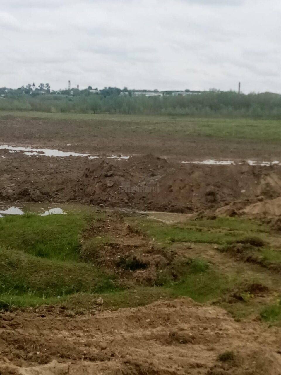 Balastieră ilegală, descoperită în apropierea râului Suceava