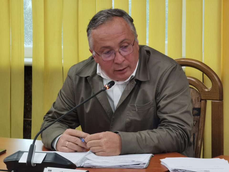 Dan Cușnir: „Nu este moral ca din banii tuturor sucevenilor să fie despăgubiți câțiva proprietari de garaje” Dan Cușnir: „Nu este moral ca din banii tuturor sucevenilor să fie despăgubiți câțiva proprietari de garaje”
