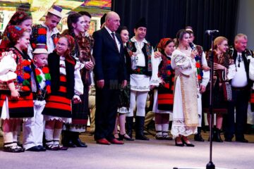 Centrul Cultural „Sofia Vicoveanca” a găzduit ultimul spectacol aniversar al Caravanei „10 pentru folclor”