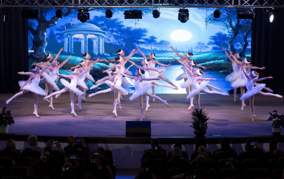 Fundația „Ana – Inimă de copil” a premiat olimpicii la Vicovu de Jos