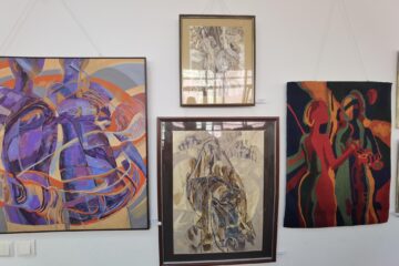 Lucrări de pictură, grafică și tapiserie expuse la Teatrul „Matei Vișniec”, în cadrul Festivalului Internațional