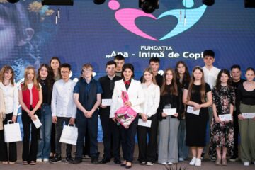 Respect și recunoștință pentru elita școlară. Fundația „Ana – Inimă de copil” a premiat olimpicii la Vicovu de Jos