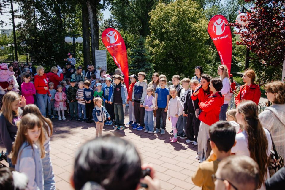Eveniment festiv dedicat copiilor, în Parcul Tătărași, organizat de Salvați Copiii