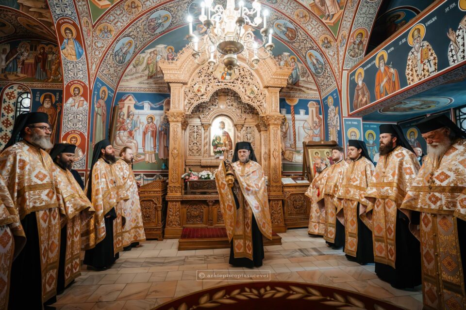 A început sărbătoarea închinată Marelui Mucenic Ioan cel Nou, neobositul veghetor spiritual al Bucovinei