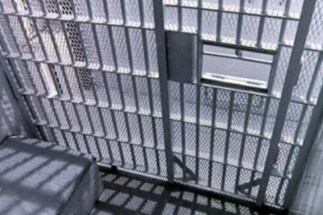 În urma acțiunii de luni, femeia a fost reținută în arest, pentru 24 de ore
