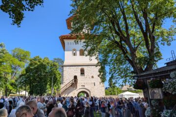 Mii de credincioși au participat luni la Sfânta Liturghie prilejuită de hramul închinat Sfântului Ioan cel Nou