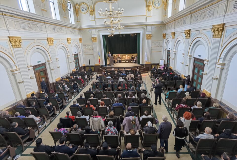 Daniel Codrescu la vernisajul expoziției din Palatul Dornelor