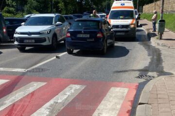 Femeie lovită de o mașină chiar pe trecerea de pietoni