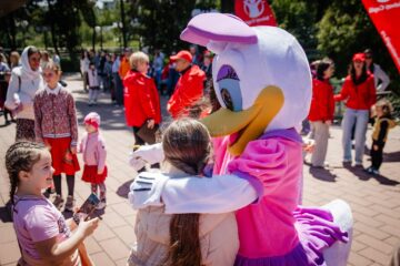 Eveniment festiv dedicat copiilor, în Parcul Tătărași, organizat de Salvați Copiii