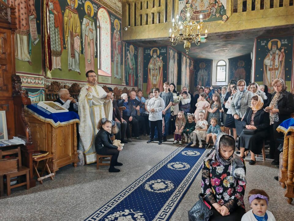 50 de lucrări, realizate de 35 de copii și tineri, cu vârste între 4 și 17 ani, au fost expuse la Centrul pentru Tineret „Ecclesia”