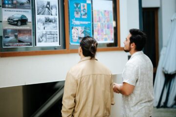 Viziuni studențești în imagini și video, într-o expoziție creativă de la Universitatea din Suceava