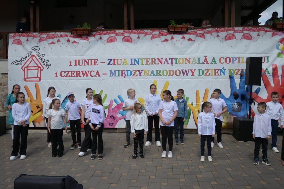Peste 600 de copii din comunitatea poloneză din Bucovina, sărbătoriți în cadru festiv