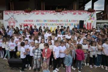 Peste 600 de copii din comunitatea poloneză din Bucovina, sărbătoriți în cadru festiv