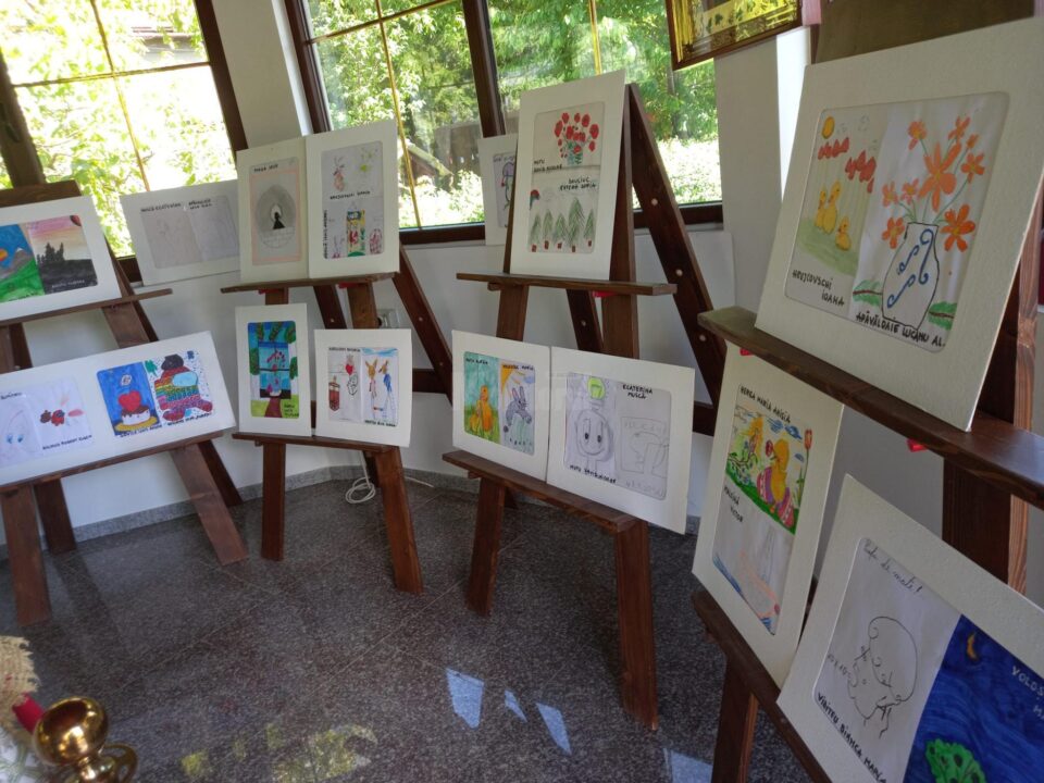 50 de lucrări, realizate de 35 de copii și tineri, cu vârste între 4 și 17 ani, au fost expuse la Centrul pentru Tineret „Ecclesia”