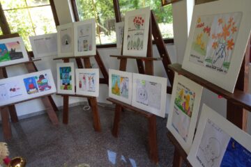 50 de lucrări, realizate de 35 de copii și tineri, cu vârste între 4 și 17 ani, au fost expuse la Centrul pentru Tineret „Ecclesia”