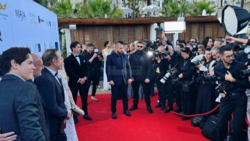 La Cannes, asigurând protecția actorului Kevin Spacey