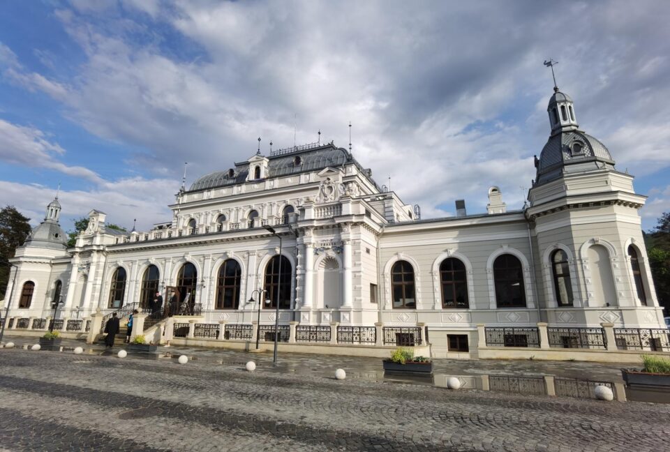 Palatul Dornelor găzduiește până la final de septembrie expoziția Mozaicul Catedralei Naționale