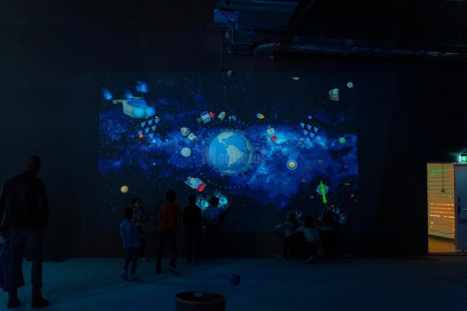 Expoziția First Kids on Mars și locul de joacă digital Cosmos, disponibile publicului până pe 15 iunie, la Iulius Mall