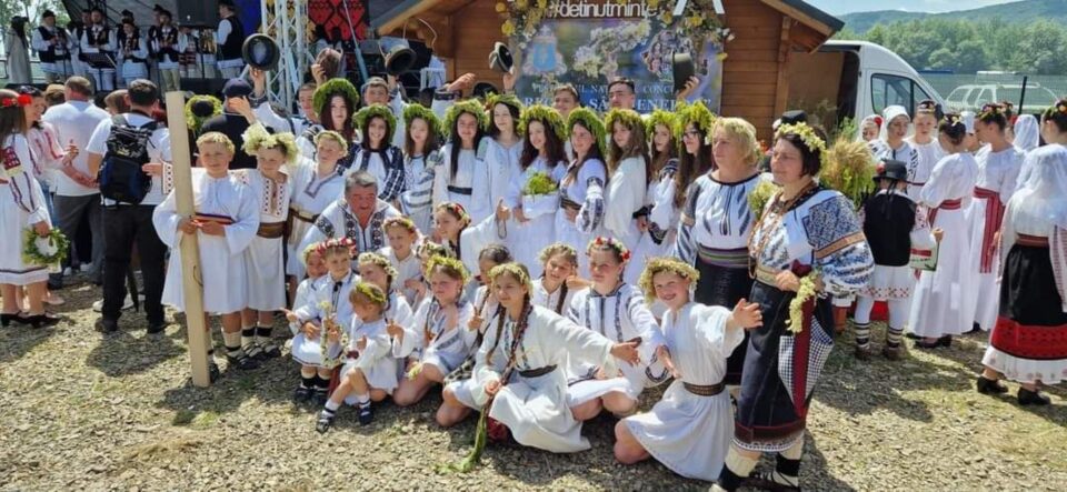 „Simboluri ale românilor”, tema Festivalului Național Concurs „Regina Sânzienelor”, ediția a XI-a