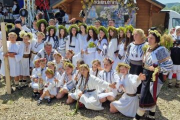 „Simboluri ale românilor”, tema Festivalului Național Concurs „Regina Sânzienelor”, ediția a XI-a