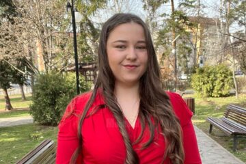 Studenta Elena Bejenaru a obținut de asemenea Premiul I la Sesiunea de Comunicări Științifice Studențești de la Galați