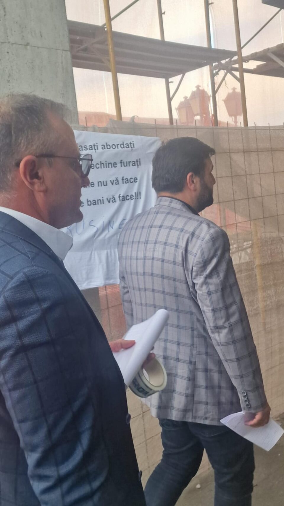 Protecția Consumatorilor a pus vineri lacăt pe agenția de modelling din centrul Sucevei
