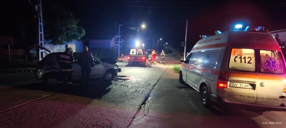 Un autoturism în care se aflau cinci oameni, izbit în intersecție de un minor de 16 ani, la volanul mașinii tatălui său