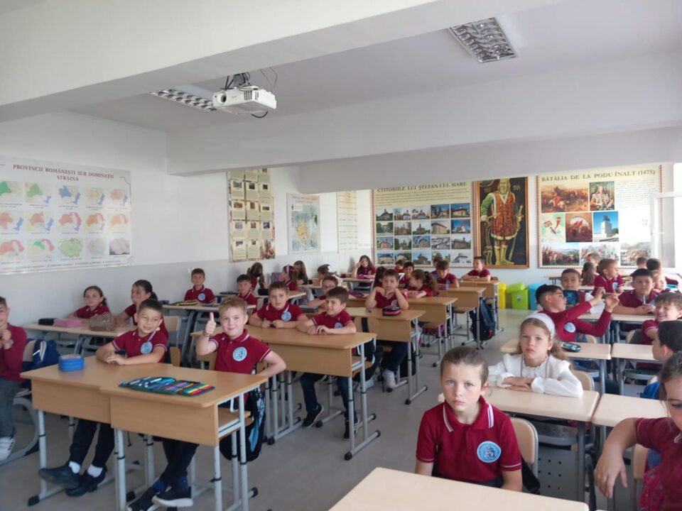 Competiție educațională de limbă engleză pentru copiii de clasa I la LTSM Cajvana. Învățarea prin joacă