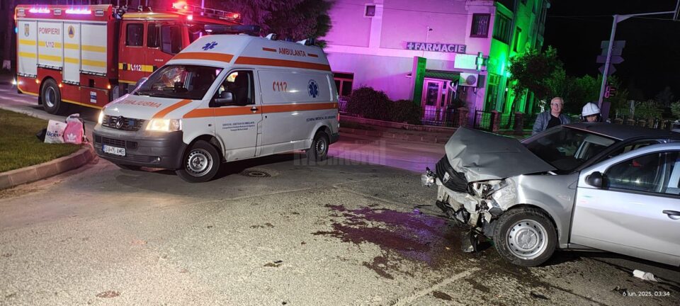 Un autoturism în care se aflau cinci oameni, izbit în intersecție de un minor de 16 ani, la volanul mașinii tatălui său