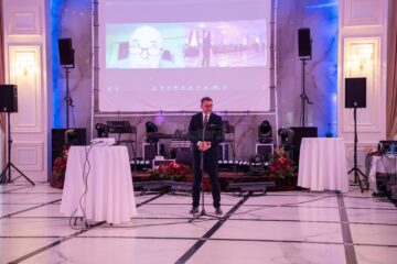 Prefectul Traian Andronachi și online academicianul Tîrnoveanu