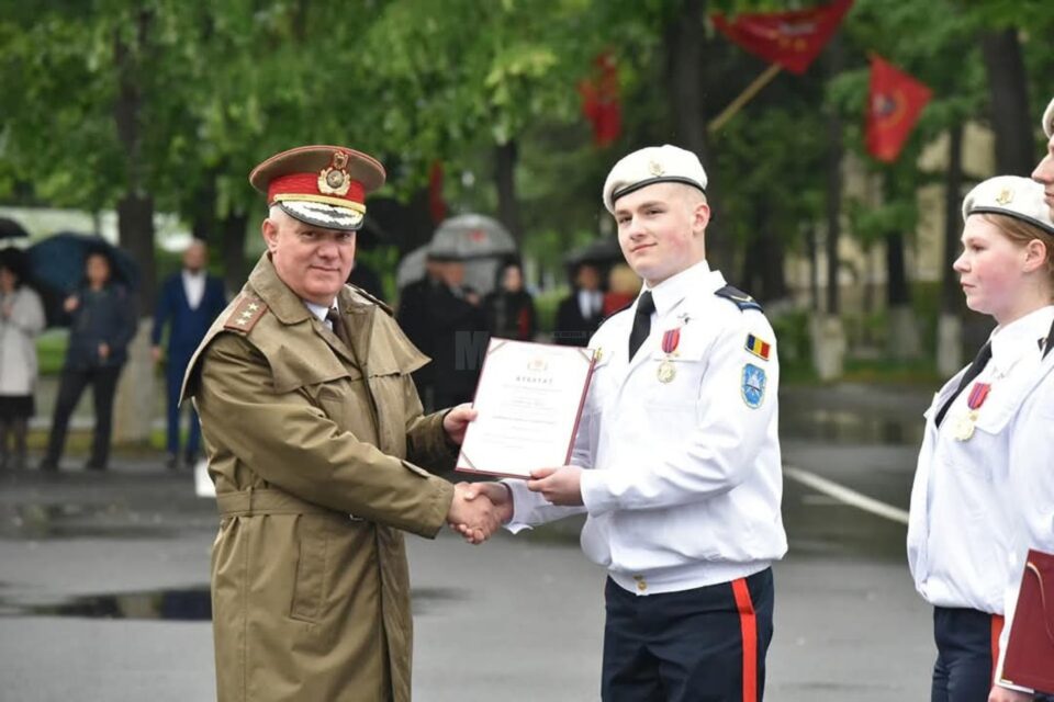 Matei Trofin, pasionat de foto și cinematografie, spune prin lentila camerei poveștile din viața colegiului militar