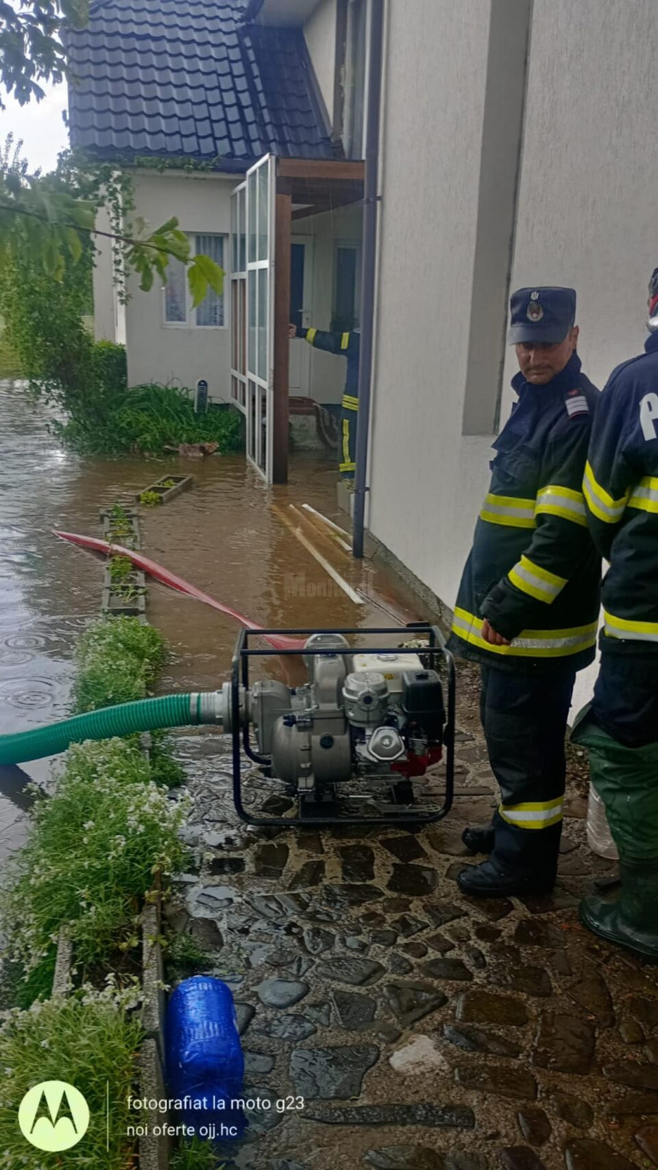 Mai multe gospodării din Dorna Candrenilor au fost inundate de ploile abundente