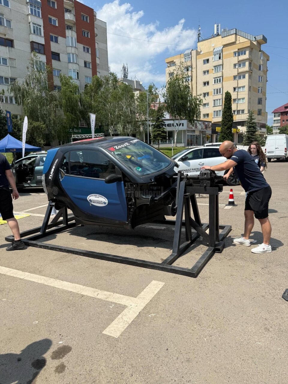 Simulator de accident prin răsturnare