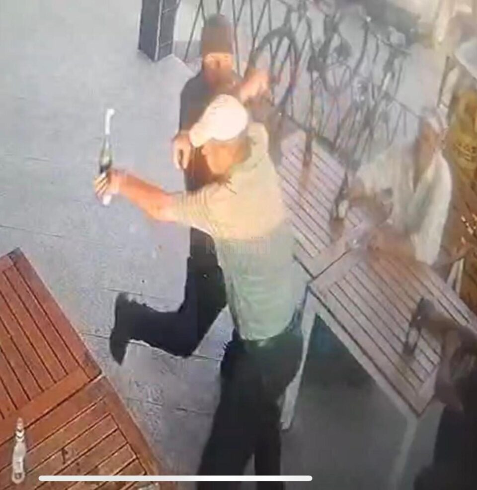Agresiunea cu un cuțit artizanal de pe terasa unui magazin din comuna Râșca, din după-amiaza zilei de sâmbătă, 7 iunie Agresiunea cu un cuțit artizanal de pe terasa unui magazin din comuna Râșca, din după-amiaza zilei de sâmbătă, 7 iunie