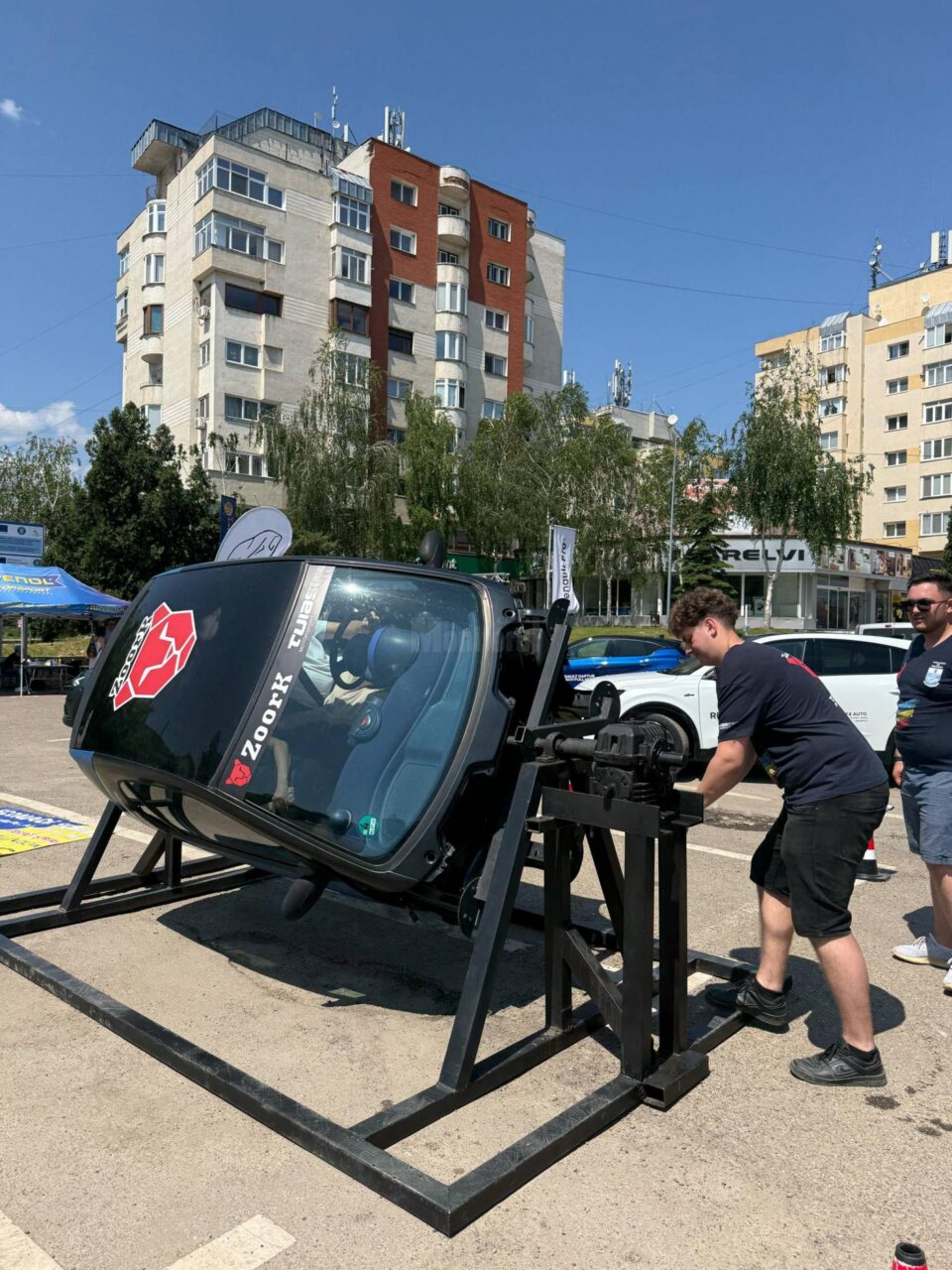 Simulator de accident prin răsturnare