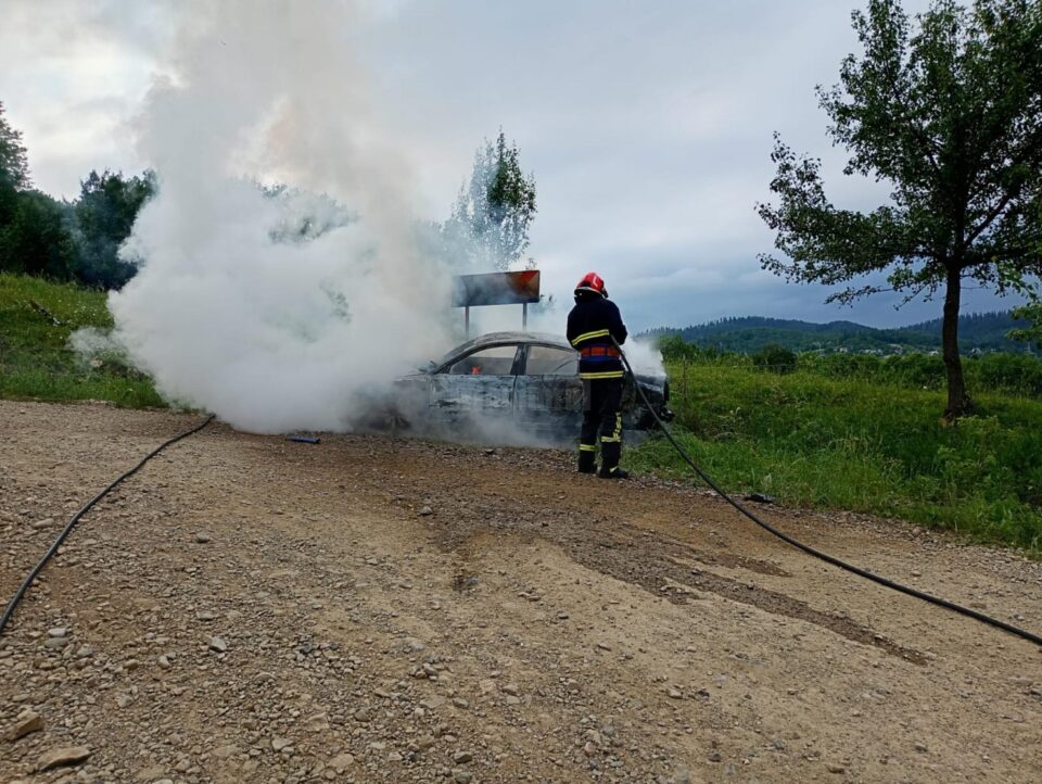 Incendiu izbucnit la un autoturism, pe raza satului Solonețu Nou