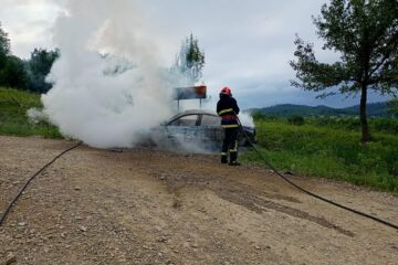 Incendiu izbucnit la un autoturism, pe raza satului Solonețu Nou