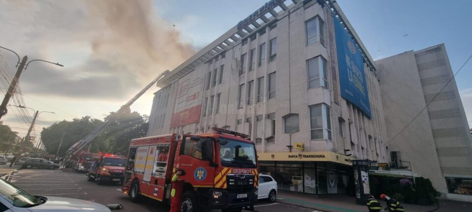 Incendiu la sala de sport situată la ultimul etaj al Complexului Comercial "Bucovina"