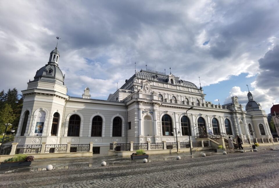 Reprezentanții a șapte centre universitare din România și Republica Moldova se întrunesc vineri la „Cazinoul Băilor” din Vatra Dornei