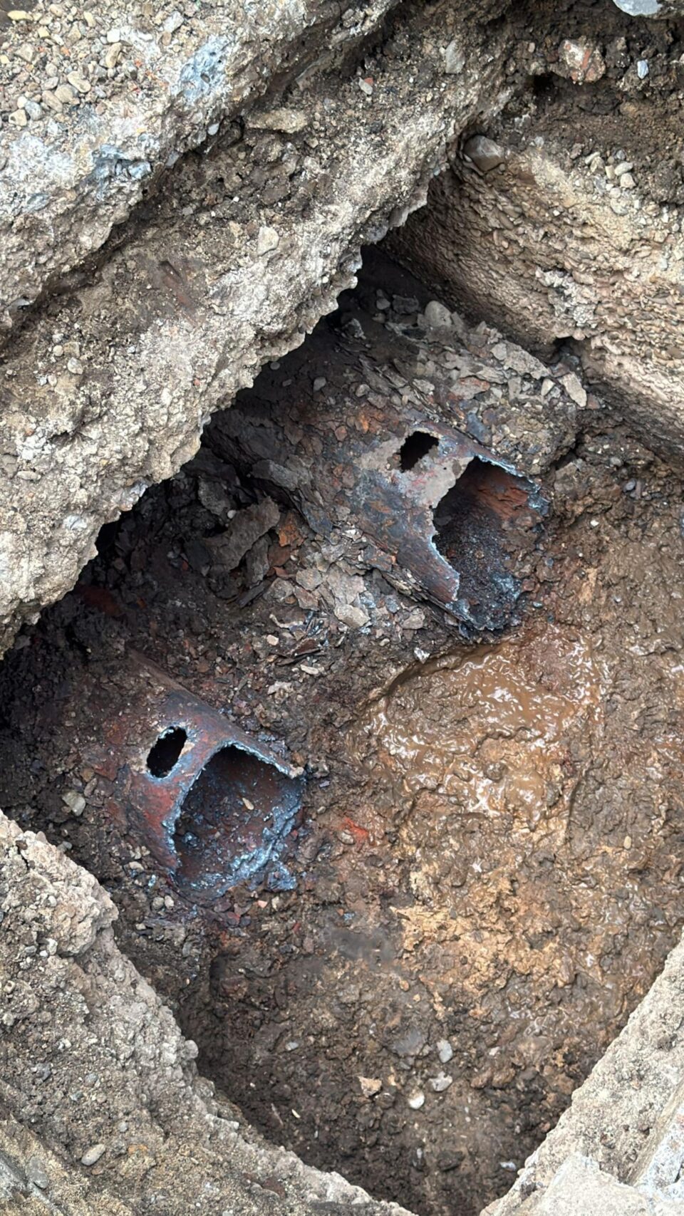 Furnizarea apei calde oprită la 12 puncte termice din Suceava, din cauza unei avarii pe magistrala 2 de termoficare