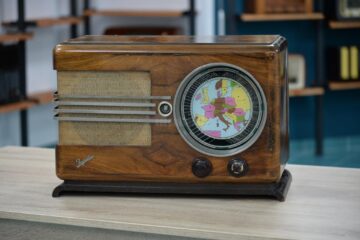 Muzeul Radioului, cu peste 600 de exponate, va fi inaugurat vineri, la Siret