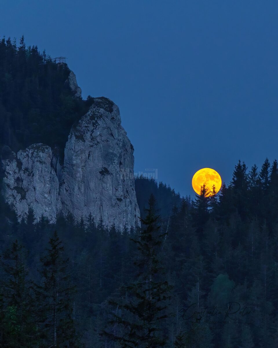 Luna Căpșună, un fenomen astronomic inedit, foarte spectaculos - foto Constantin Rotar