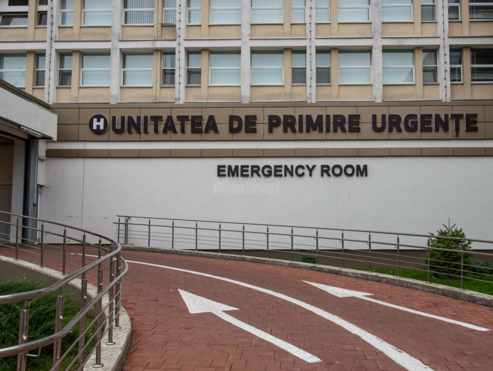 Femeie ajunsă la spital după ce a fost lovită de un utilaj care lucra la asfaltarea unei străzi Femeie ajunsă la spital după ce a fost lovită de un utilaj care lucra la asfaltarea unei străzi