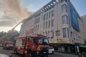 Incendiu la sala de sport situată la ultimul etaj al Complexului Comercial "Bucovina"