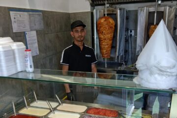 Tânărul afgan care a ajuns să aibă deschisă propria afacere