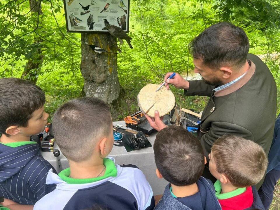 Elevi de la Școala Gimnazială Pârteștii de Sus, „silvicultori pentru o zi”